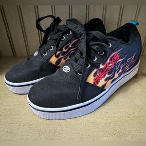 Heels Pro20 Black & Red Flame Print Sz3 Youth